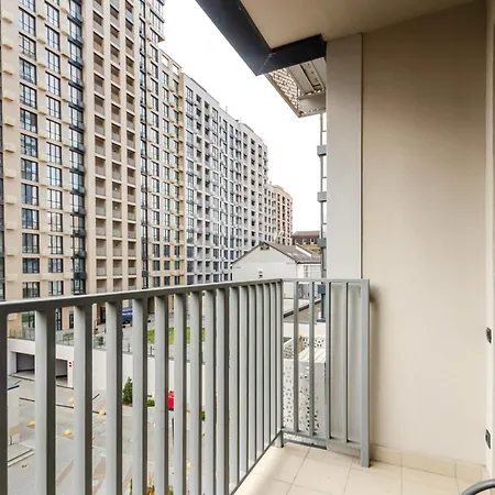 Apartment Petrovdom 4-99 In Rc Yaroslaviv Grad, Bulvarno-kudriavska 17b
