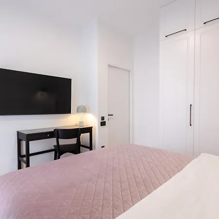 Apartment Petrovdom 4-99 In Rc Yaroslaviv Grad, Bulvarno-kudriavska 17b Kyiv